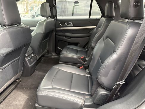Used 2019 Ford Explorer XLT w/ Equipment Group 202A AWD/4WD image 23
