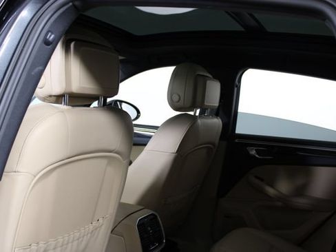 Certified 2024 Porsche Macan AWD/4WD image 21