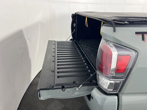 Used 2022 Toyota Tacoma TRD Sport w/ Technology Package AWD/4WD image 27