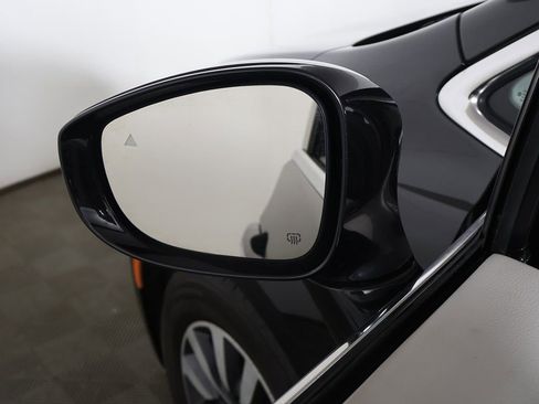 Used 2020 Chrysler Pacifica Touring-L Plus image 38