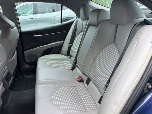 Used 2022 Toyota Camry SE FWD image 6