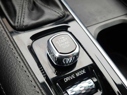 Used 2021 Volvo XC90 T6 Momentum w/ Climate Package image 29