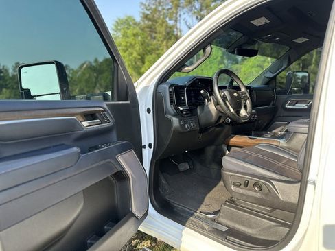 Used 2024 Chevrolet Silverado 2500 High Country w/ High Country Premium Package AWD/4WD image 10