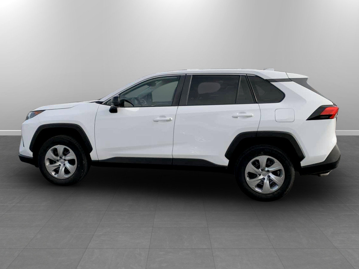Used 2022 Toyota RAV4 LE AWD/4WD image 4