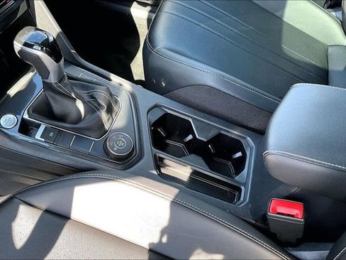 Used 2024 Volkswagen Tiguan SE w/ Panoramic Sunroof Package AWD/4WD image 18