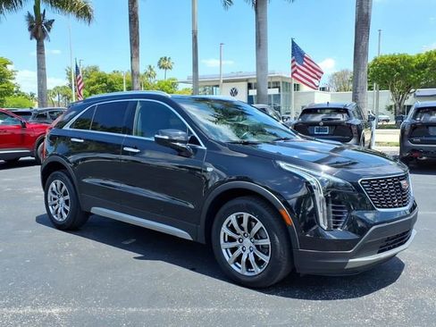 Used 2022 Cadillac XT4 Premium Luxury w/ Enhanced Visibility Package FWD image 16
