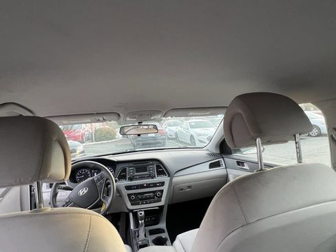 Used 2015 Hyundai Sonata SE image 12
