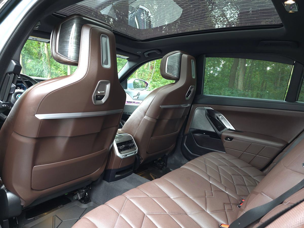 Used 2024 BMW i7 xDrive60 AWD/4WD image 15