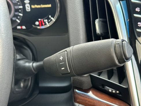 Used 2019 Cadillac Escalade Premium Luxury RWD image 28