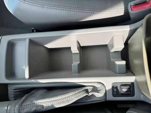 Used 2010 Subaru Forester 2.5X Limited image 29