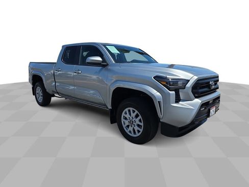 Used 2025 Toyota Tacoma SR5 RWD image 2