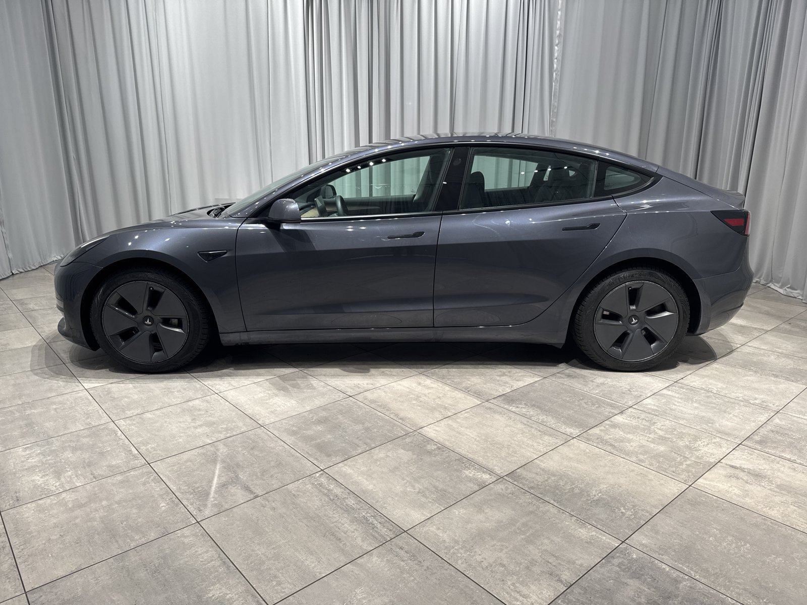 Used 2022 Tesla Model 3 Long Range AWD/4WD image 8