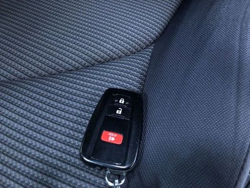 Certified 2023 Toyota Highlander L image 31