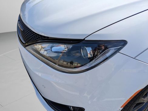 Used 2019 Chrysler Pacifica Touring Plus w/ Advanced Safetytec Group image 35