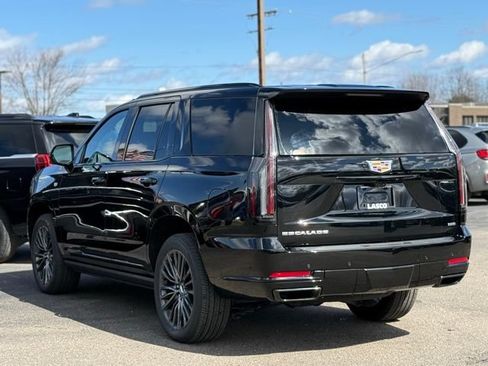 Used 2026 Cadillac Escalade Platinum Sport w/ LPO, Floor Liner Package AWD/4WD image 52