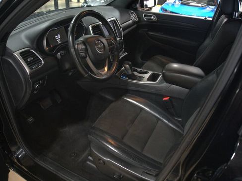 Used 2018 Jeep Grand Cherokee Altitude AWD/4WD image 31