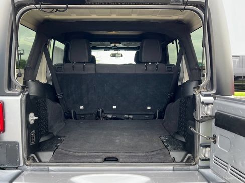 Used 2018 Jeep Wrangler Unlimited Sahara AWD/4WD image 20
