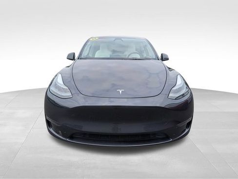 Used 2024 Tesla Model Y Long Range AWD/4WD image 2