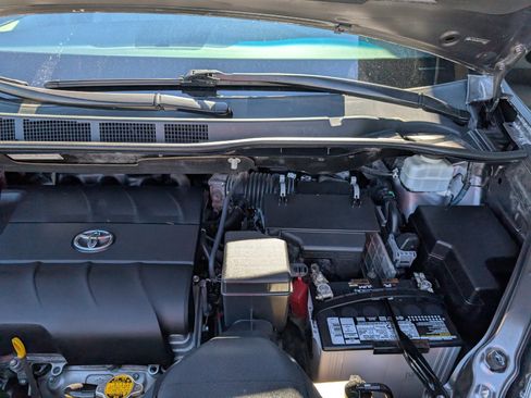 Used 2012 Toyota Sienna Limited image 30