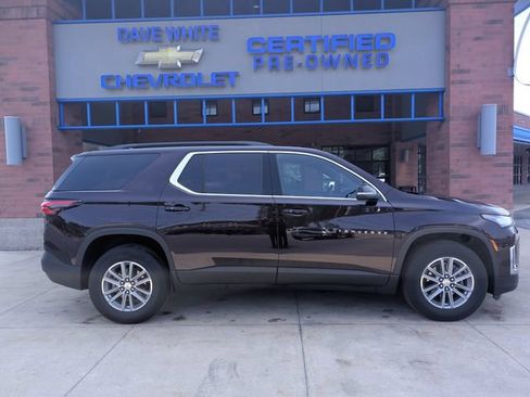 Used 2023 Chevrolet Traverse LT FWD image 9