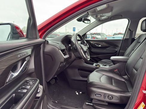 Certified 2024 GMC Terrain SLT image 11