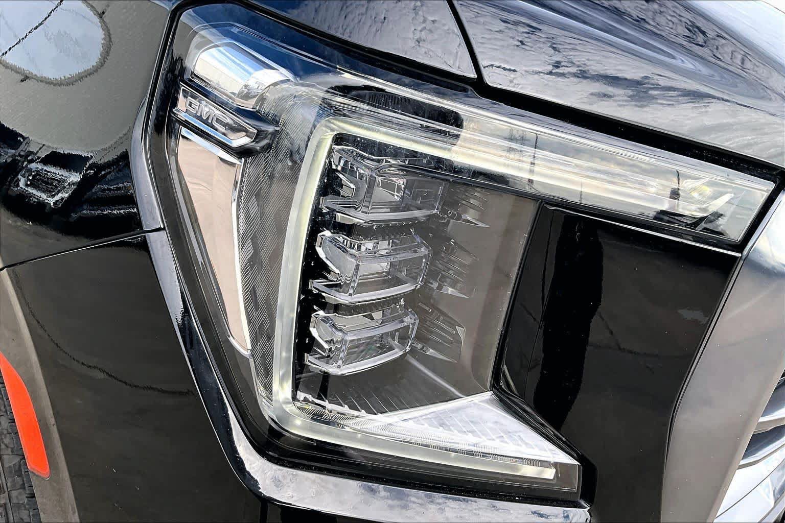 Used 2024 GMC Yukon AT4 AWD/4WD image 28