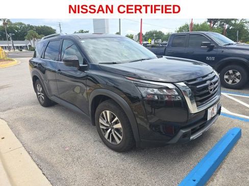 Certified 2025 Nissan Pathfinder SL FWD image 1