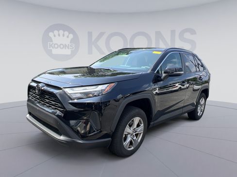 Used 2025 Toyota RAV4 XLE AWD/4WD image 1