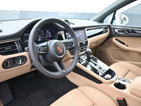 New 2026 Porsche Macan AWD/4WD image 4