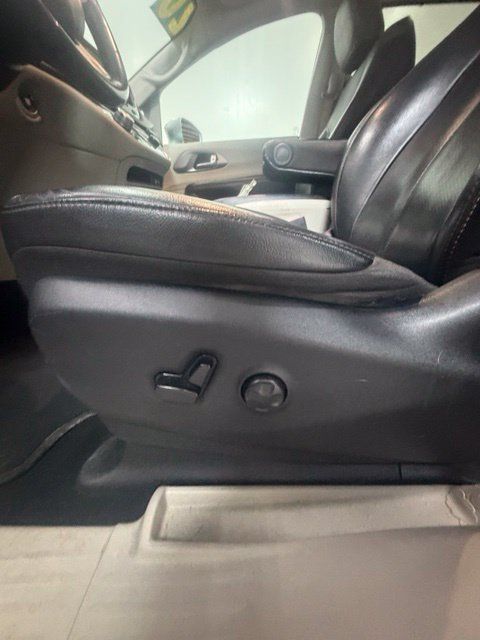 Used 2020 Chrysler Pacifica Touring-L FWD image 15
