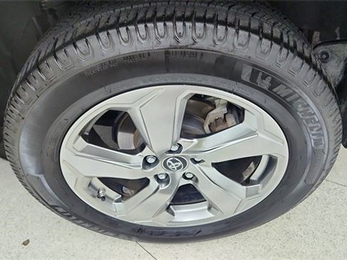 Used 2019 Toyota RAV4 Limited image 59