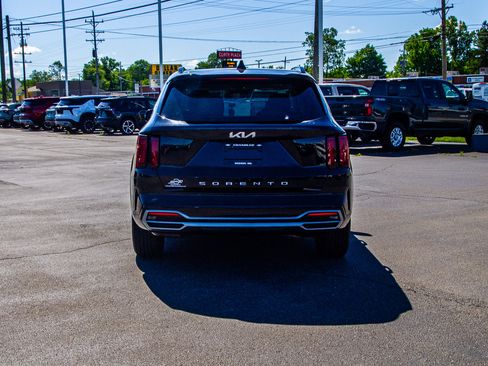 Used 2022 Kia Sorento EX w/ Panoramic Sunroof Package FWD image 6