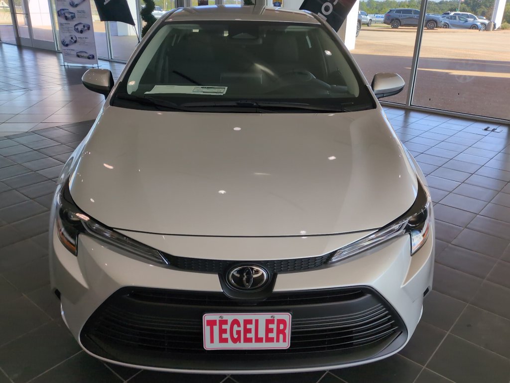 New 2027 Toyota Corolla LE FWD image 2