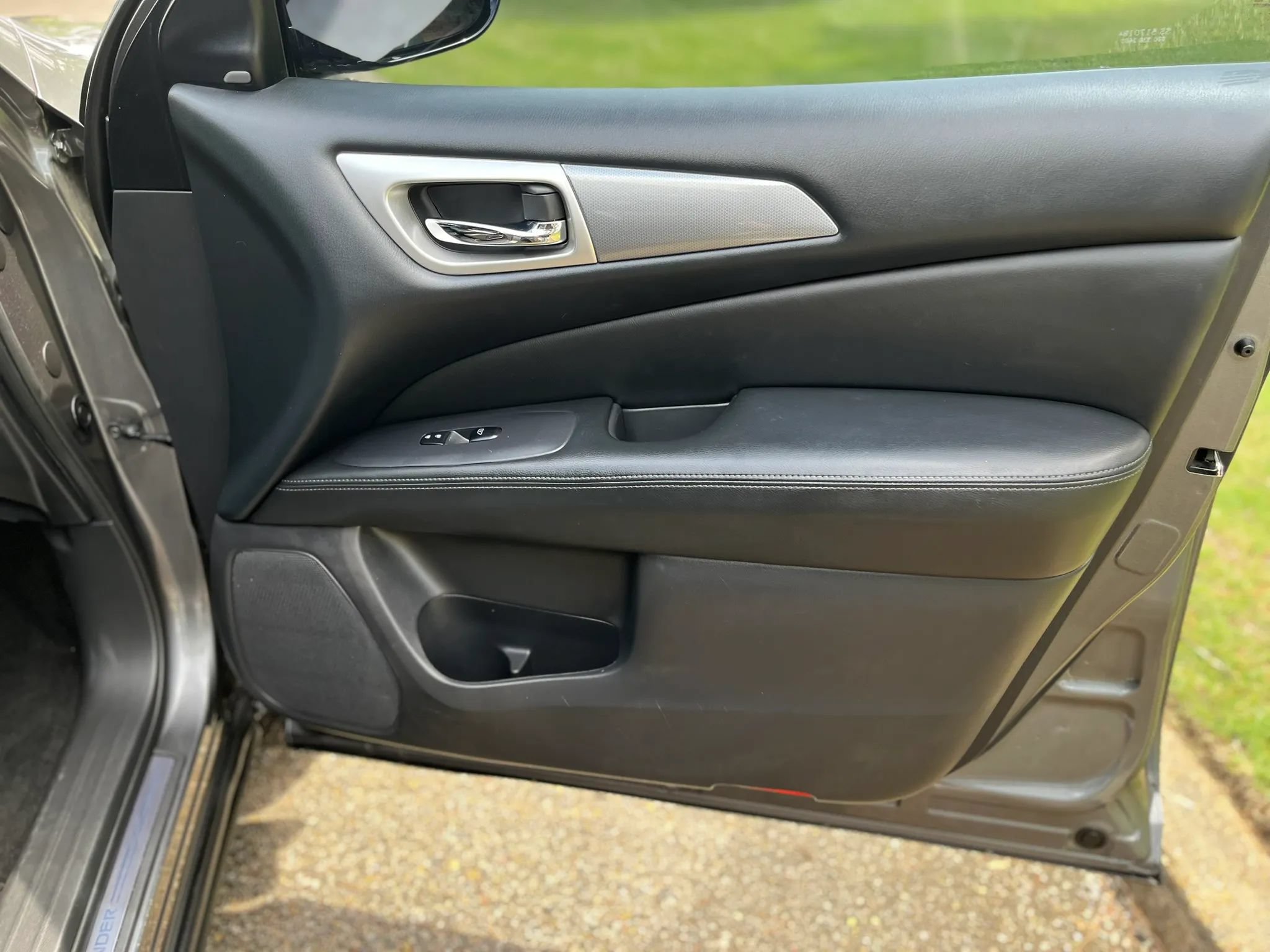 Used 2017 Nissan Pathfinder SL w/ SL Tech Package FWD image 30