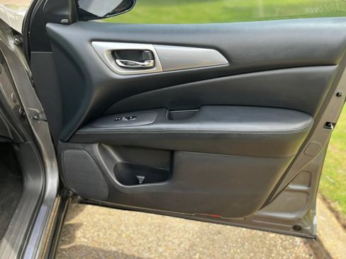 Used 2017 Nissan Pathfinder SL w/ SL Tech Package FWD image 30