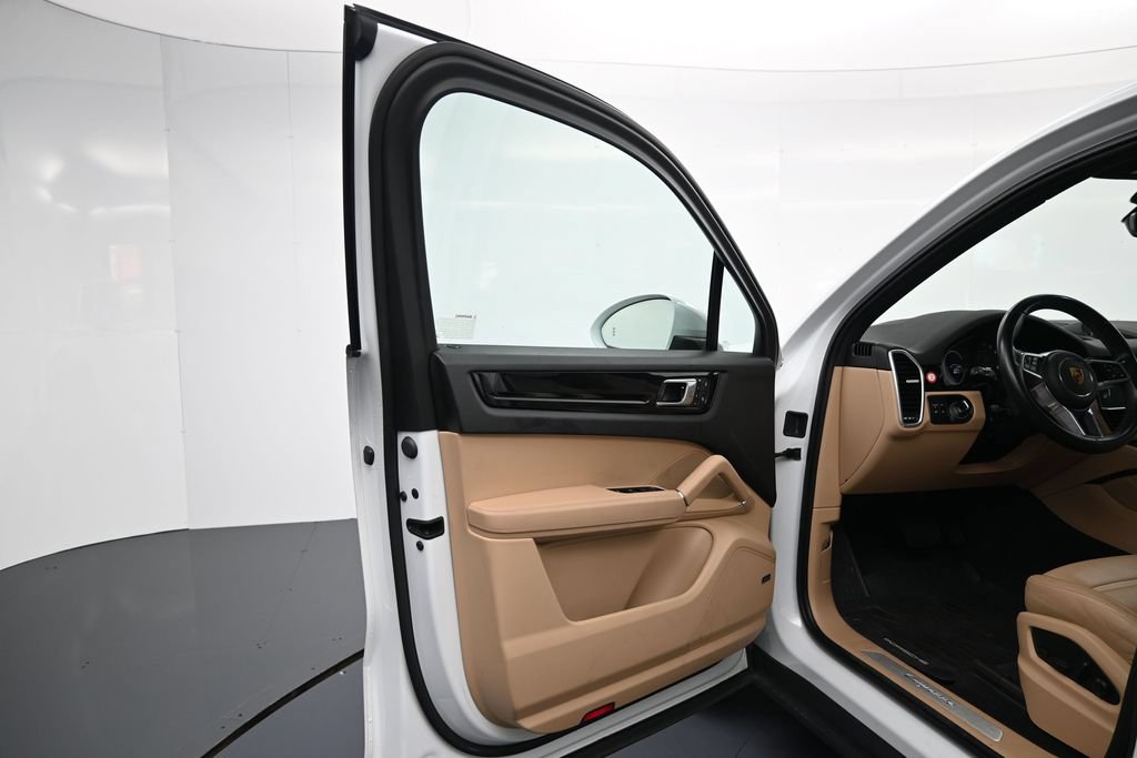 Certified 2022 Porsche Cayenne AWD/4WD image 16