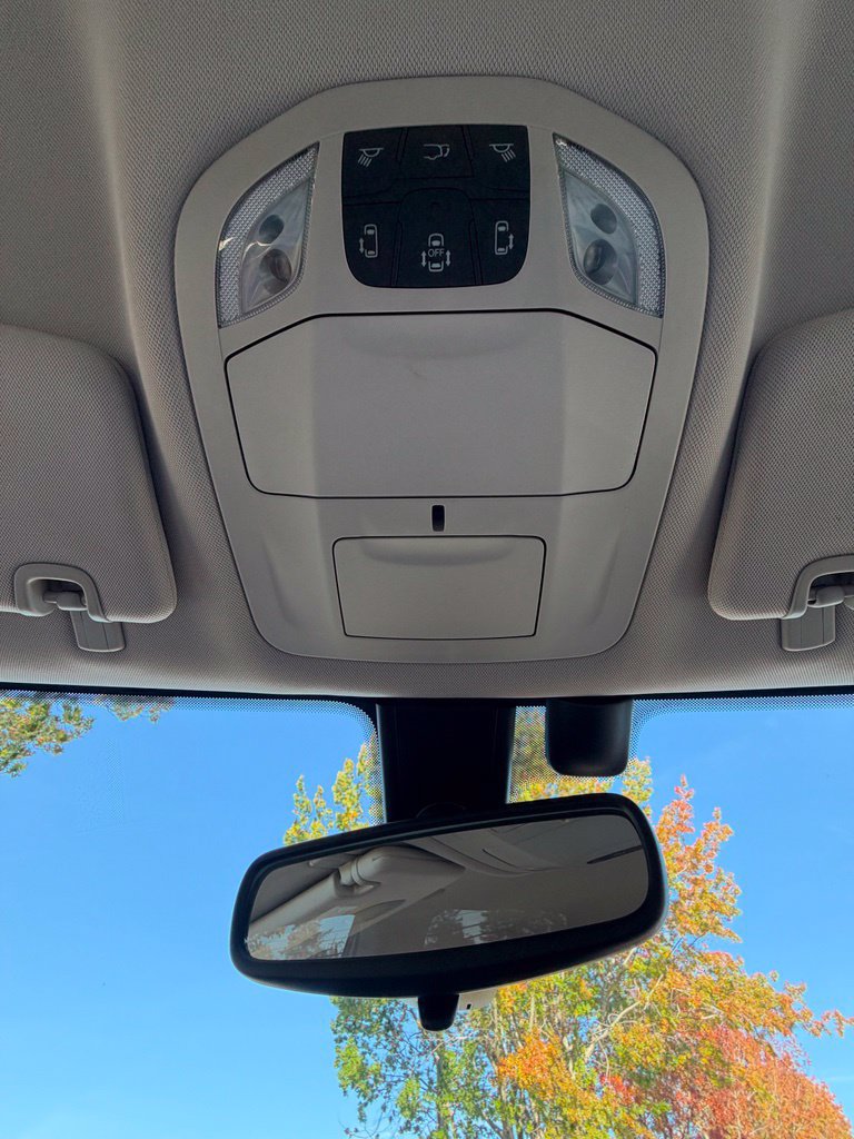 Used 2017 Chrysler Pacifica Touring-L FWD image 19