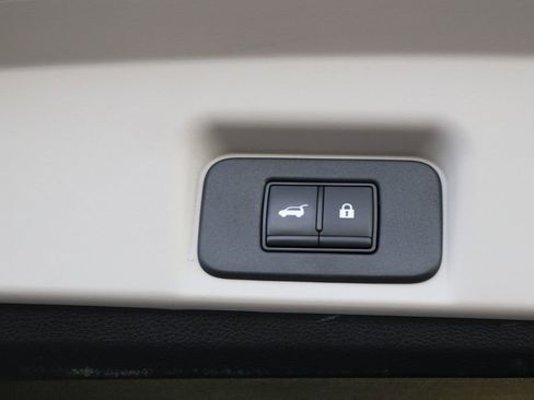 Used 2023 Nissan Ariya AWD image 28