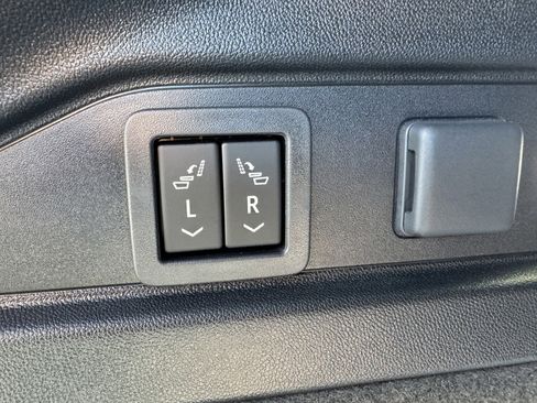 Used 2024 Cadillac Lyriq Sport AWD/4WD image 9