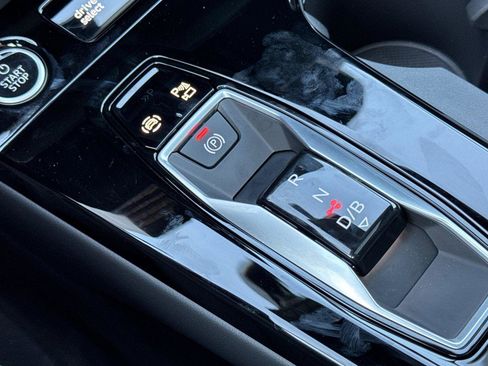 New 2025 Audi Q6 e-tron Premium Plus image 21