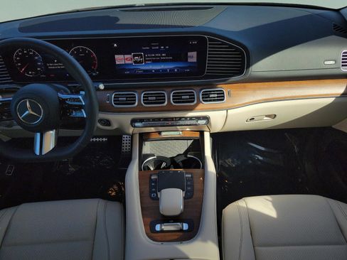 Certified 2025 Mercedes-Benz GLS 450 4MATIC image 11