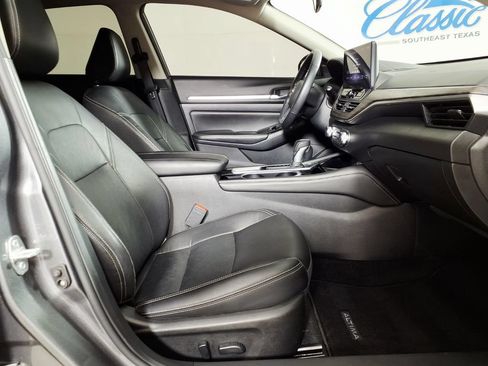 Used 2024 Nissan Altima 2.5 SL FWD image 11