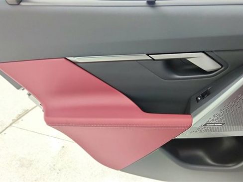 Used 2025 BMW 540i xDrive image 32