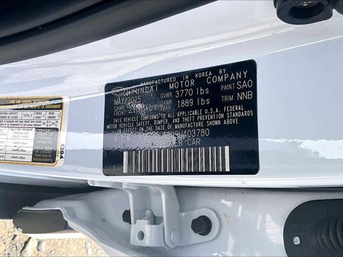 Used 2025 Hyundai Venue Limited FWD image 34