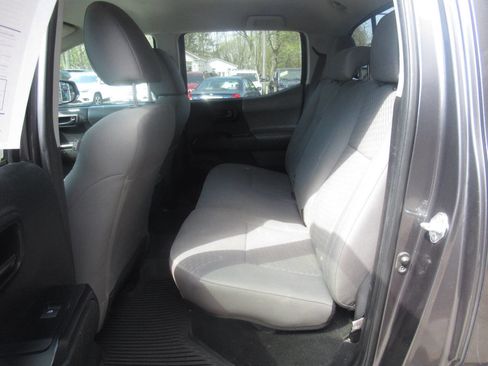 Used 2022 Toyota Tacoma SR AWD/4WD image 15