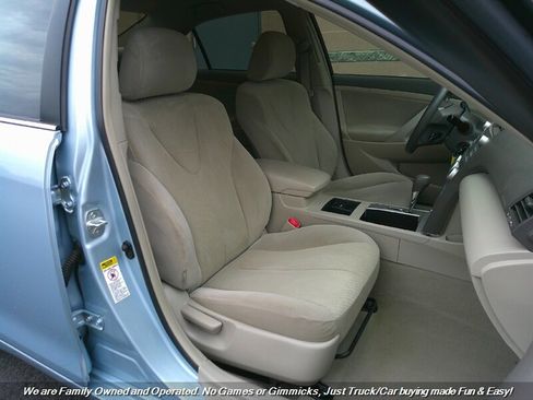 Used 2009 Toyota Camry LE image 25