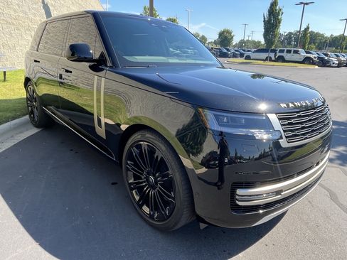Used 2024 Land Rover Range Rover Long Wheelbase SE AWD/4WD image 9