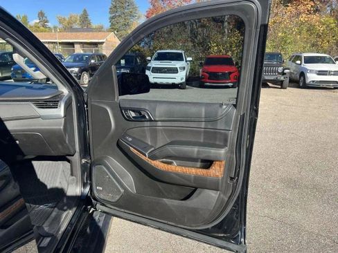 Used 2018 Chevrolet Suburban Premier image 36