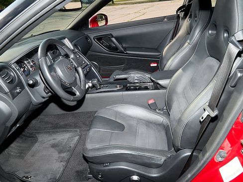 Used 2016 Nissan GT-R Premium AWD/4WD image 34