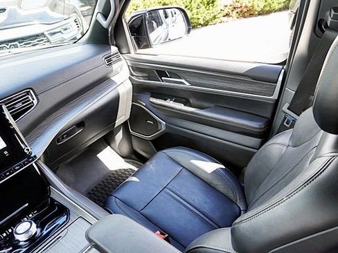 Used 2023 Jeep Wagoneer Series II w/ Premium Group I AWD/4WD image 24